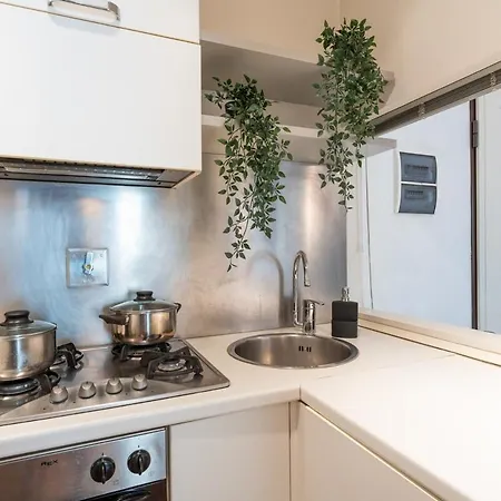 2 Minutes From The Station Charming Apartment