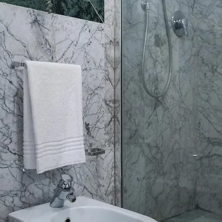 Apartment 2 Minutes From The Station Charming *