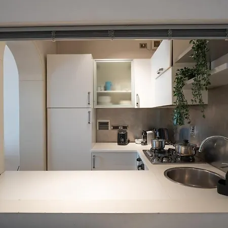 2 Minutes From The Station Charming Lägenhet *